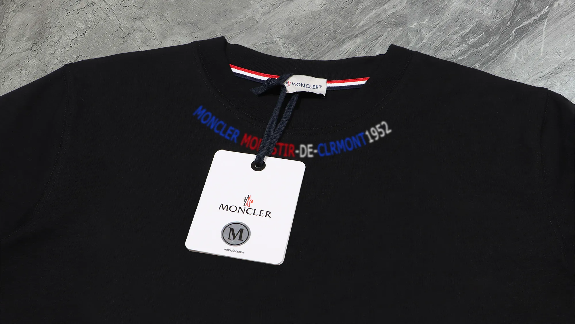 【 In Stock】 〖 𝐌𝐎𝐍𝐂𝐋𝐄𝐑~ 〗 440g ， 😎 ， ， Factory 2025 T ， ， Premium LOGO， Same Style ：Black White Size：S M L XL 2XL